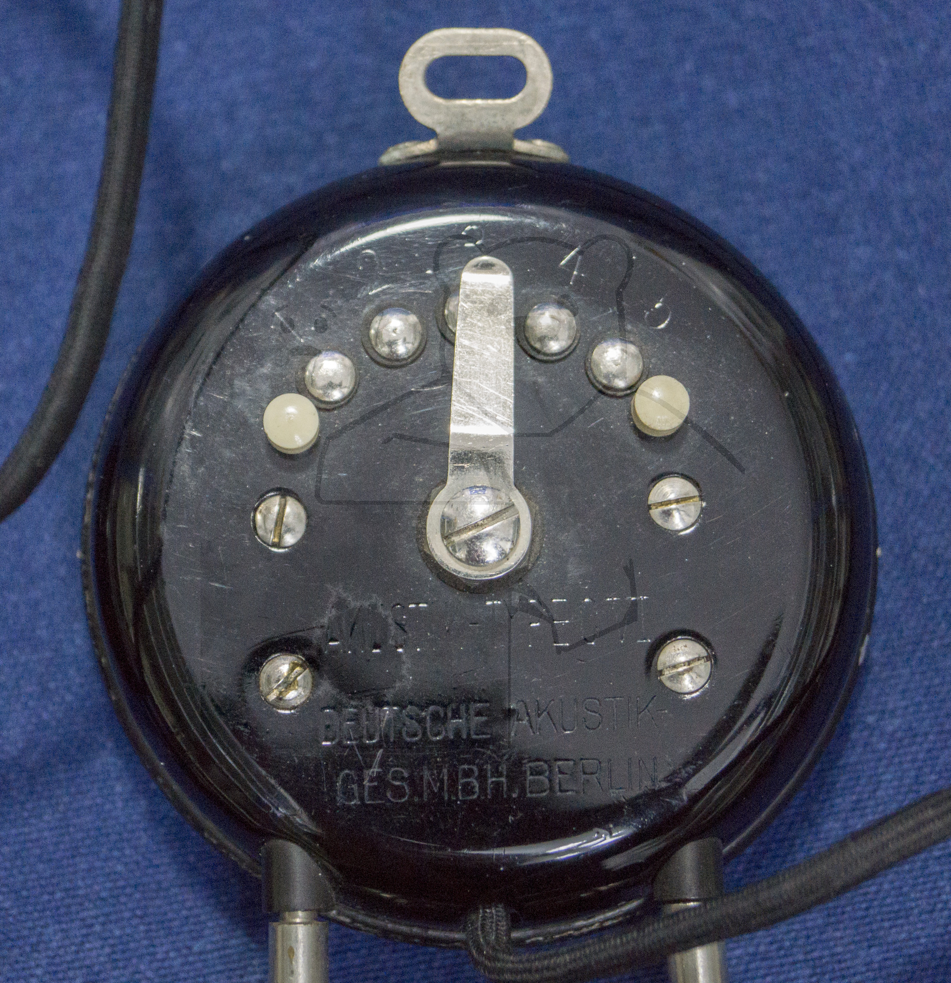 Hörgerät "Ich Höre Alles", ca. 1928/1930, Rückseite Kohlemikrophone mit Lautstärkeregelung